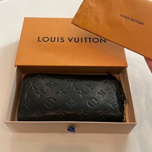 Louis Vuitton noir monogram empreinte “zippy” wallet